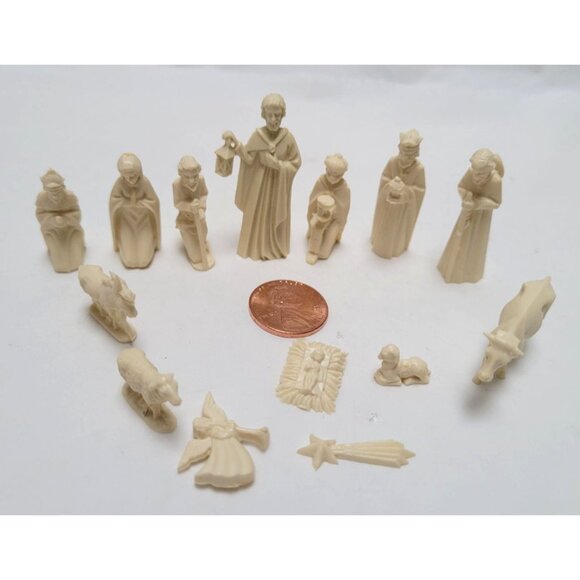 Vintage Lot of 14 Miniature Cream Beige Plastic Nativity Scene Figurines - Picture 2 of 6